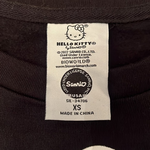 Hello Kitty Sanrio Women’s Sweatshirt - Size XSMALL - Runs Large - Picture 5 of 8